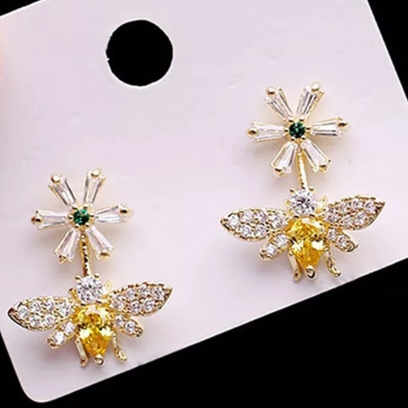 🐝10k Gold Bumblebee Daisy Cz Diamond Post back Stud Earrings - Picture 1 of 15